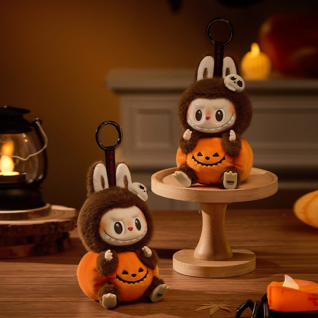 POP MART - Série Fête d'Halloween - Pendentif Citrouille Assise en Vinyle Peluche