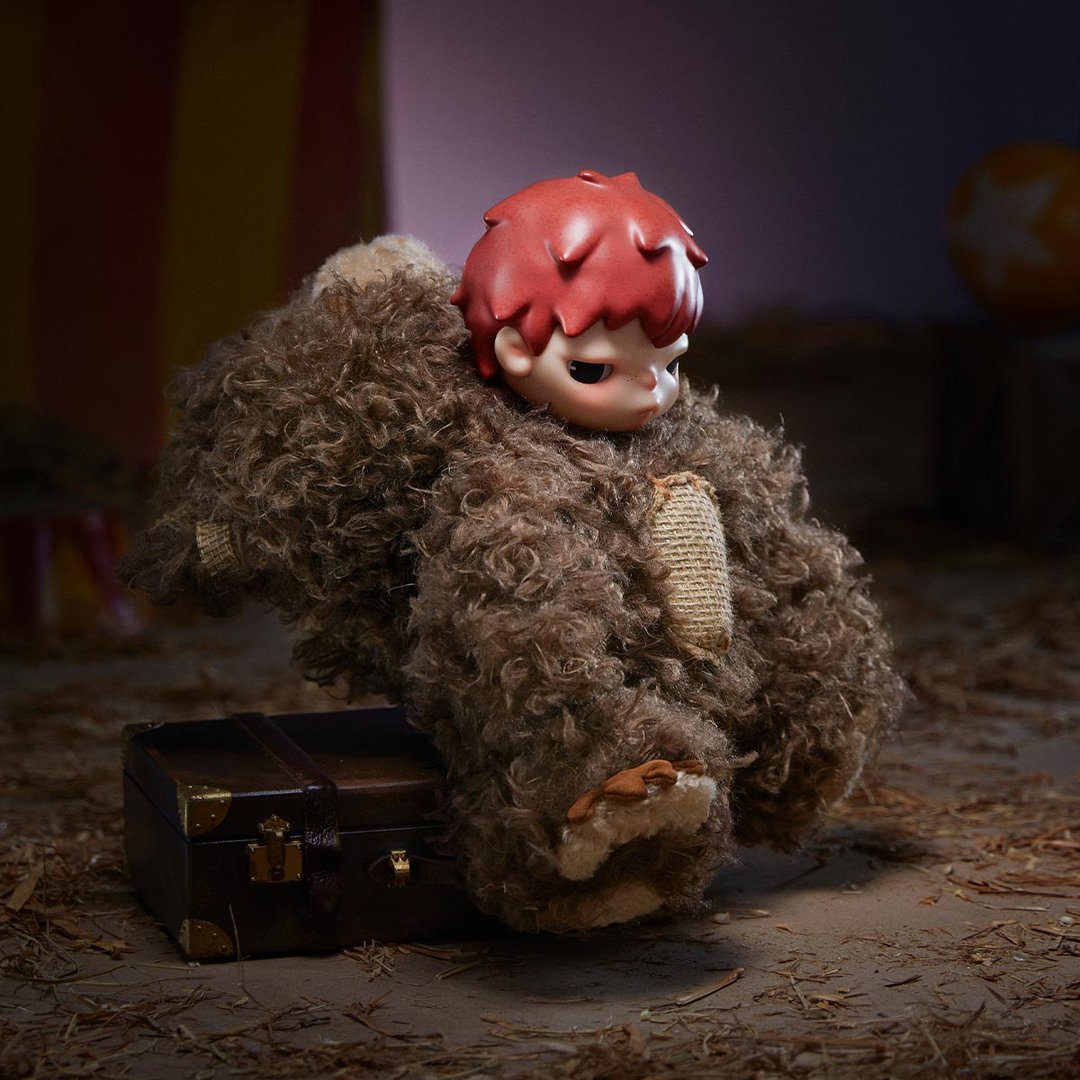 POP MART - Peluche Hirono Bear en vinyle